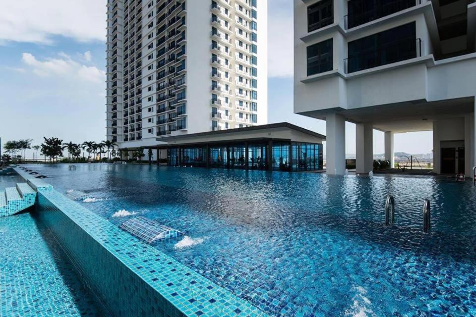 Francesco Suite - Trefoil Setia Alam-Near Setia City Mall & Setia Convention Centre Exterior photo